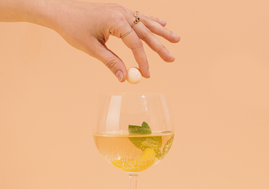 LXIR Micro-cocktail est un compact fruité qui transforme votre verre d'eau en un délicieux mocktail (cocktail sans alcool) prêt à déguster. 