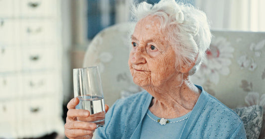 Hydratation personnes âgées : prévenir la déshydratation