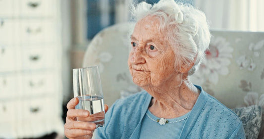 hydratation personnes âgées prévenir déshydratation boissons hydratantes eau seniors régulière lxir drink