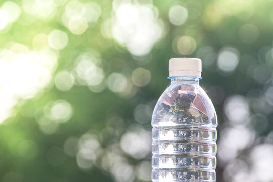 Eau en bouteille ou du robinet : que choisir en 2026 pour la santé