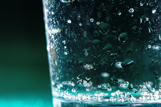 Eau gazeuse danger : Quels risques pour votre santé ?