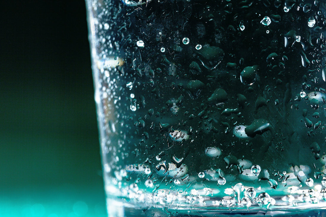 Eau gazeuse danger : Quels risques pour votre santé ?