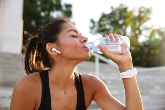 Nos meilleurs conseils hydratation corps femme fitness après effort boire eau chaque jour